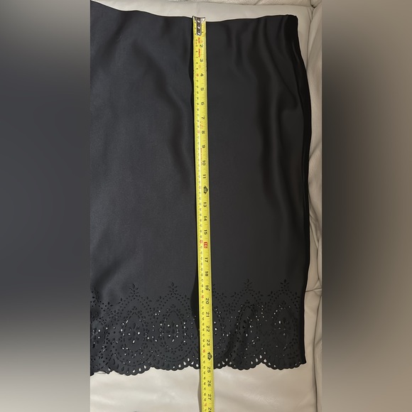 Jules and Leopold custom black skirt with eyelet detailing - Picture 4 of 5